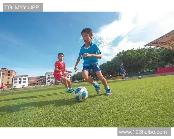 脑袋顶足球的趣味挑战与技巧分享让你成为场上明星 脑袋顶足球的趣味挑战与技巧分享让你成为场上明星